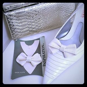 Shoe/Purse chic ivory bow clips.